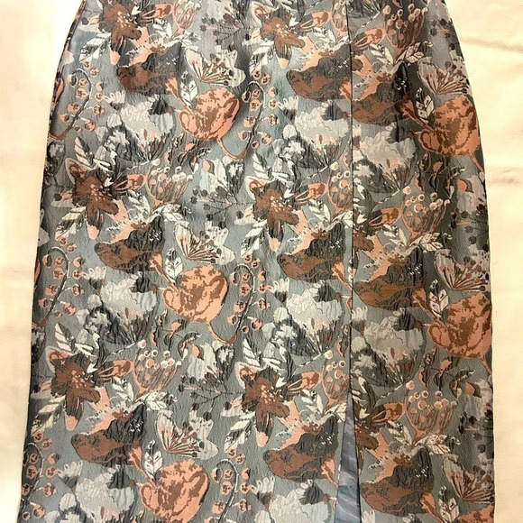 Anthropologie Isla Maude 3/4 length floral chromatic skirt sz S  excellent cond - Picture 4 of 10